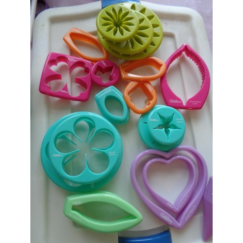 Wilton Cake Decorating Fondant Cutters Flower Design Icing Calla Lily Lot of 20*